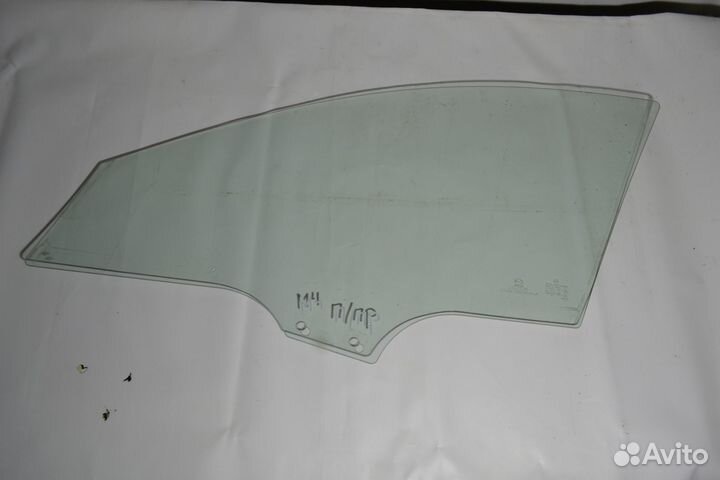 Стекло двери передней правой Mazda 3 BL