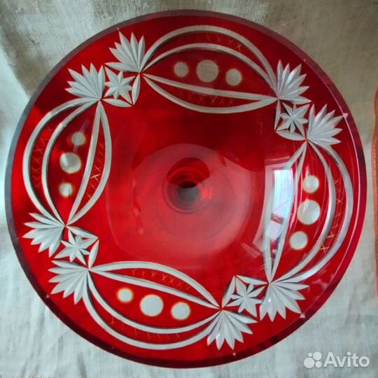 Ваза на ножке. Рубиновое стекло. 50-е