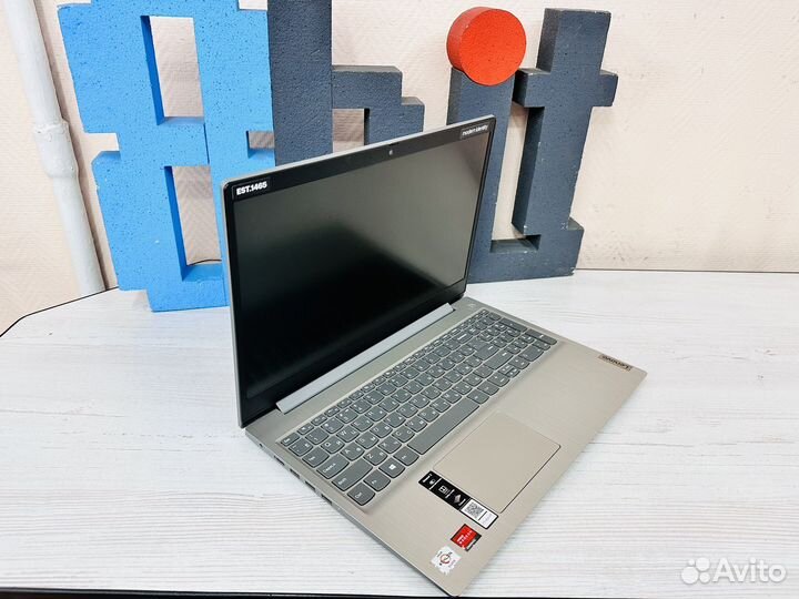 Свежий мощный ноутбук