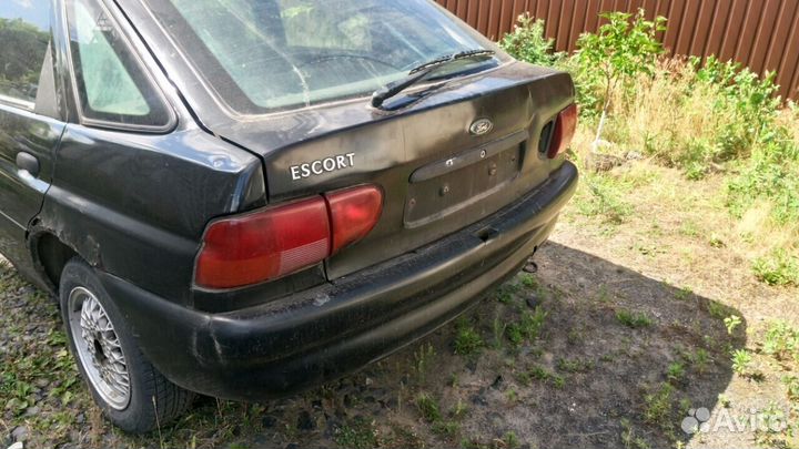 Форд эскорт 97 г. в 1,3л. в разбор