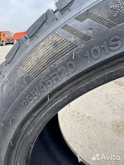 Bearway BW-ICE 255/45 R20 101S