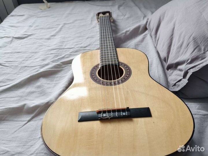 Классическая гитара с чехлом в подарок