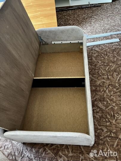 Детская кровать с бортиком и матрасом