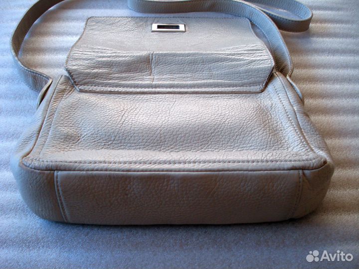 Сумка женская бежевая кожаная маленькая Delqamo