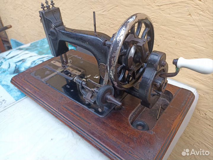 Швейная машинка старинная