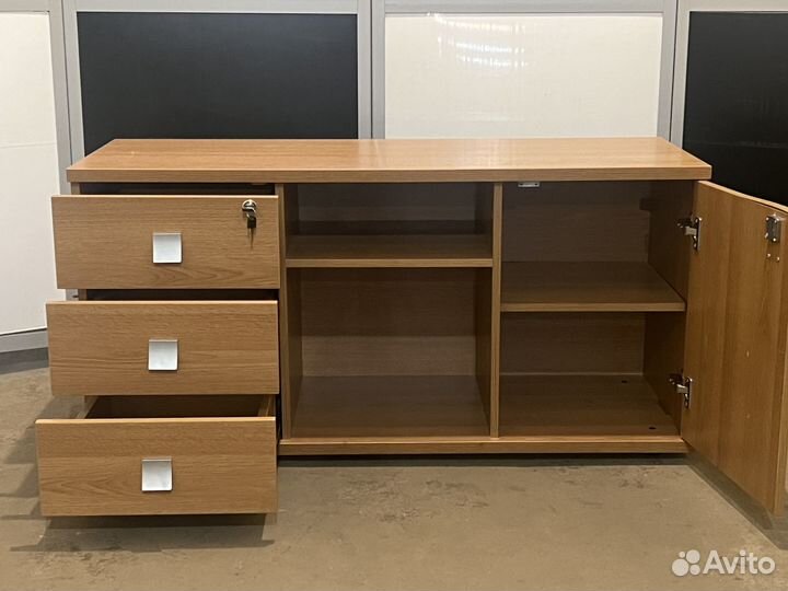 Тумба под телевизор 121х46х60см