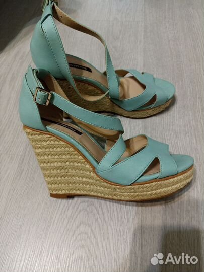 Босоножки женские