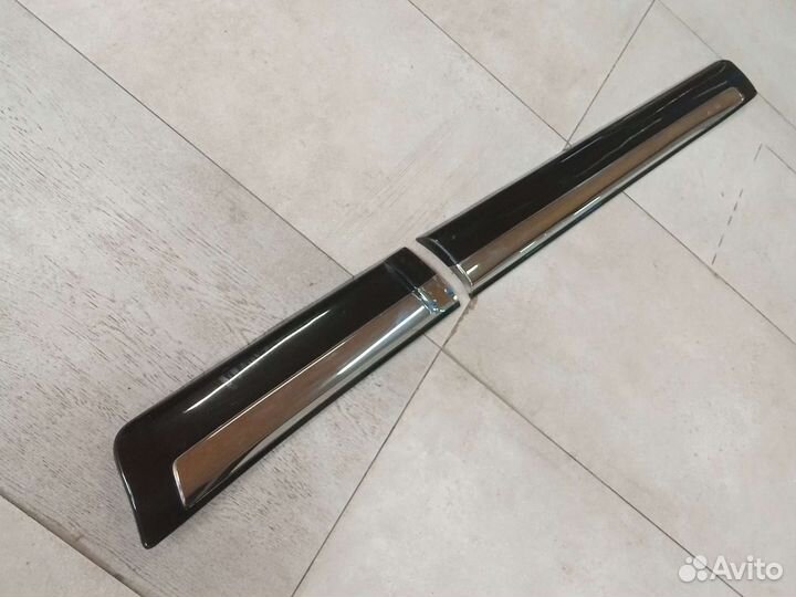 Молдинг двери левая toyota land cruiser 200 12-15г