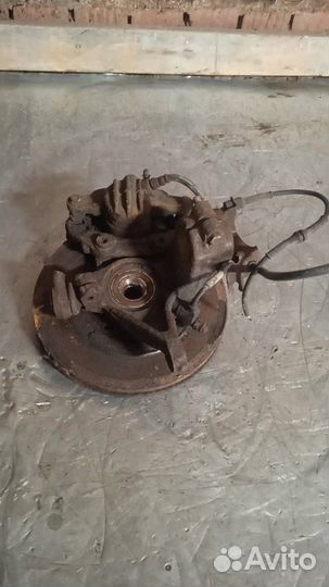 Кулак передний правый Citroen Xsara Picasso 2003