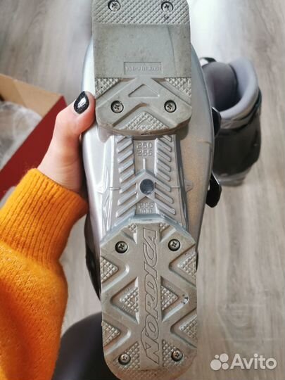 Горнолыжные ботинки