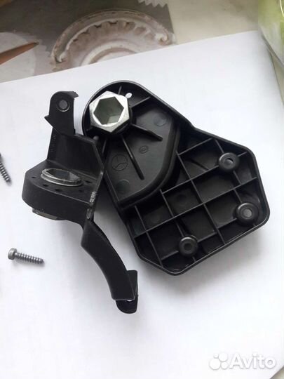 Кронштейн фары мерседес W213 левый