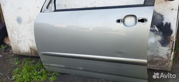 Дверь передняя левая toyota corolla 120 verso