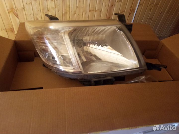 Передняя фара хайлюкс оригинал