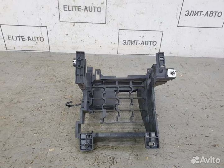 Кронштейн блока предохранителей Vw Jetta 6 1.6