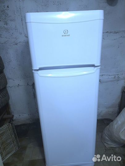Холодильник indesit.Доставка