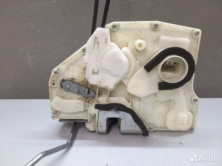 Замок двери передний правый Suzuki Sx4 хэтчбек