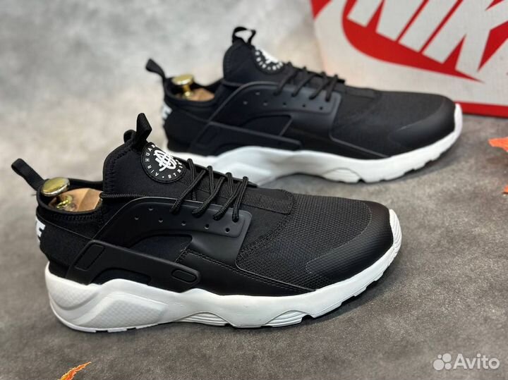 Nike air Huarache черные бел.подошва разм. 42