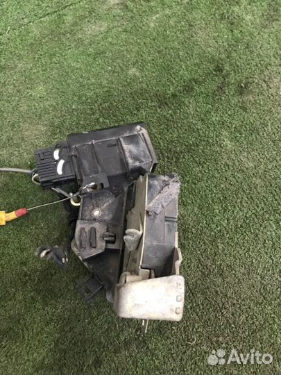 Замок двери задний левый Bmw 5-Series E39 M54B25