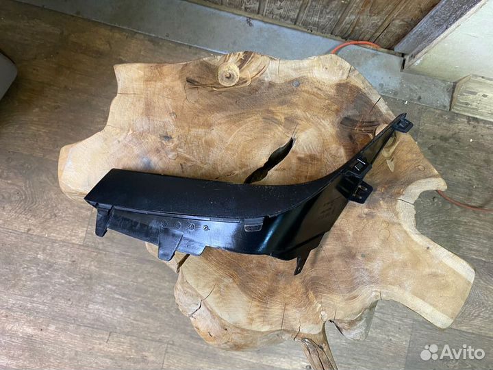 Накладка бампера передняя правая Porsche Macan 95B