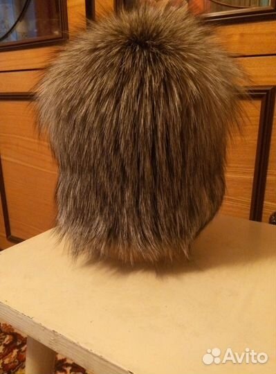 Женские меховые шапки