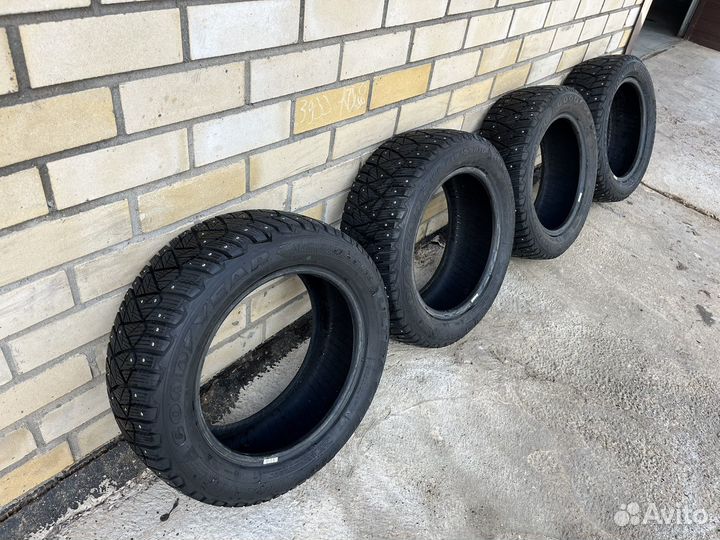 Goodyear Ultragrip 600 215/55 R16