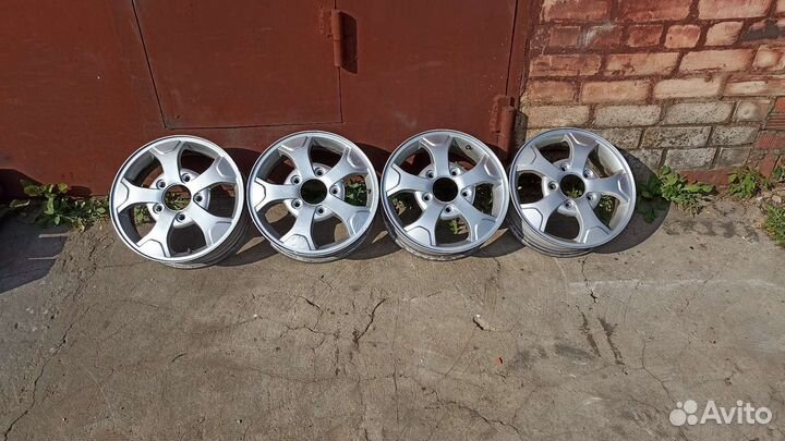 Литые диски r16 на Ниву