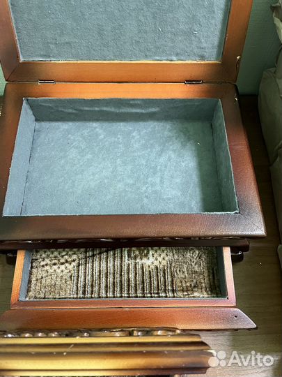 Шкатулка резная деревянная