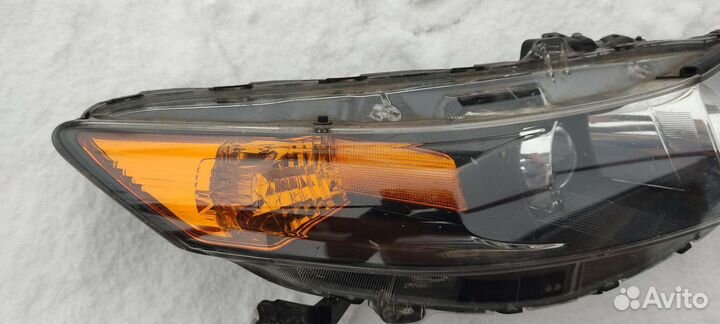 Правая фара Honda Accord 8 галоген