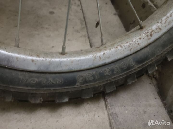 Детский велосипед с боковыми колесами