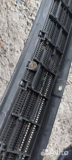 Решетка капота на Mercedes W140