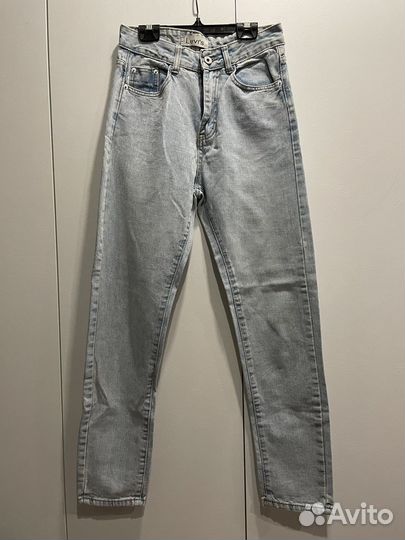 Джинсы levis