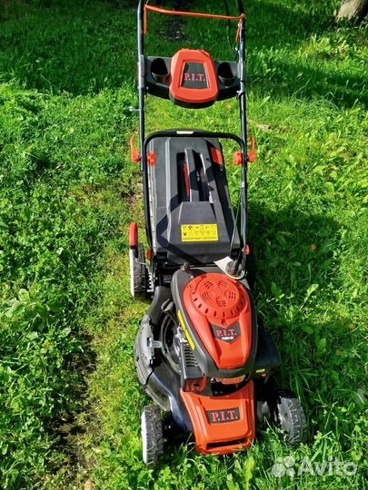 Газонокосилка бензиновая самоходная