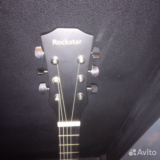 Акустическая гитара