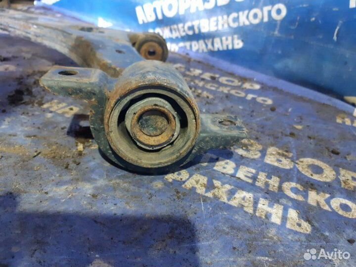 Передний левый рычаг Ford Focus 1 седан 2002