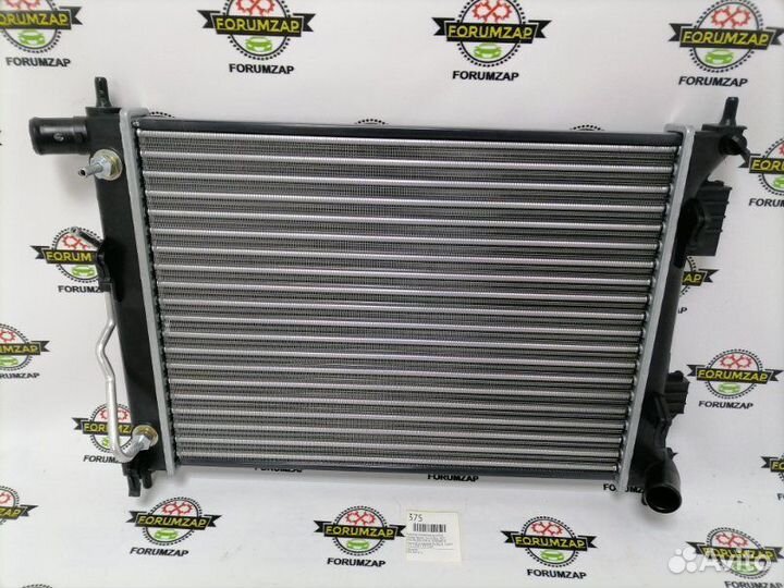 Радиатор охлаждения двигателя Hyundai Solaris