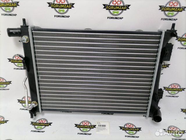 Радиатор охлаждения двигателя Hyundai Solaris