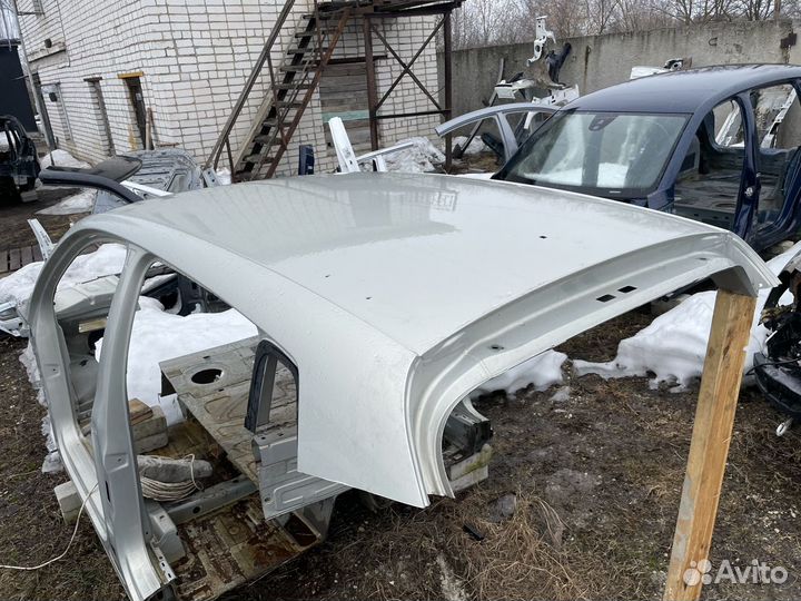 Крыша серебристо-желтая Фольцваген Тигуан 1