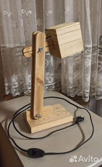 Лампа настольная деревянная