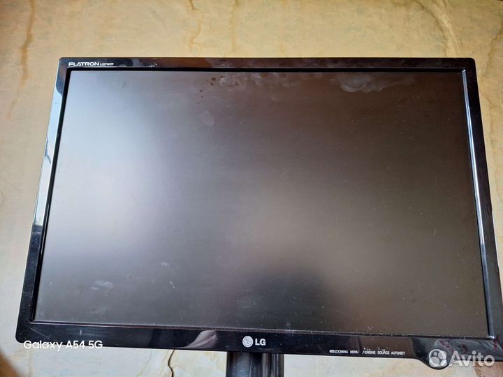 Монитор LG 22