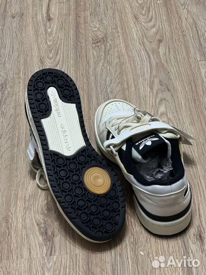 Кожаные кеды Adidas белые