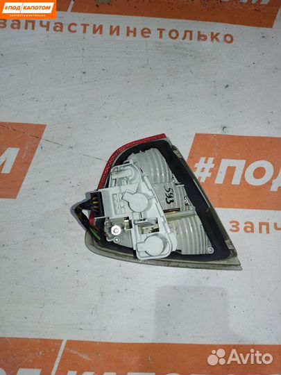 Фонарь крышки багажника правый BMW 3 E90 2005