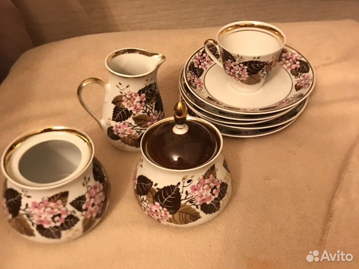 Сахарница молочник пирожковая тарелка сервиз