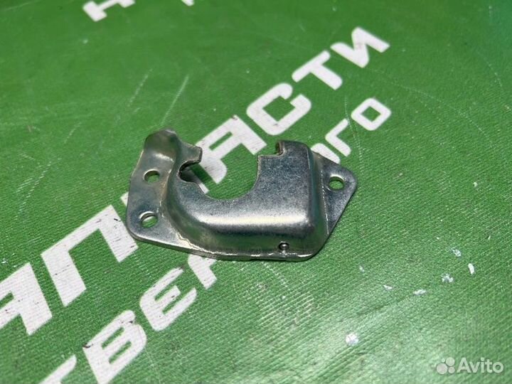 Ответная часть замка двери Лада 2105