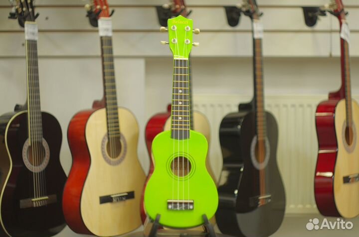 Belucci XU21-11 Green — укулеле сопрано, зеленая