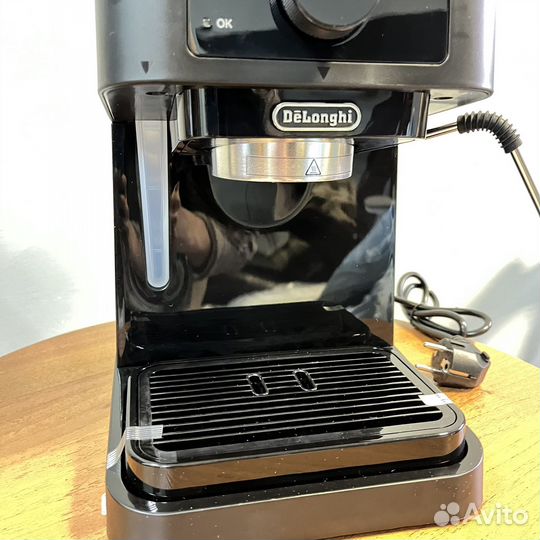 Кофеварка рожковая delonghi новая