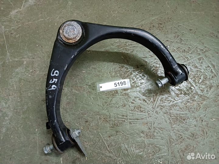 Рычаг передний левый верхний