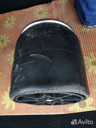 Пневморессора со стаканом