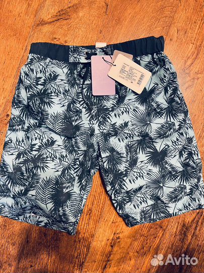 Новые с бирками плавательные шорты
