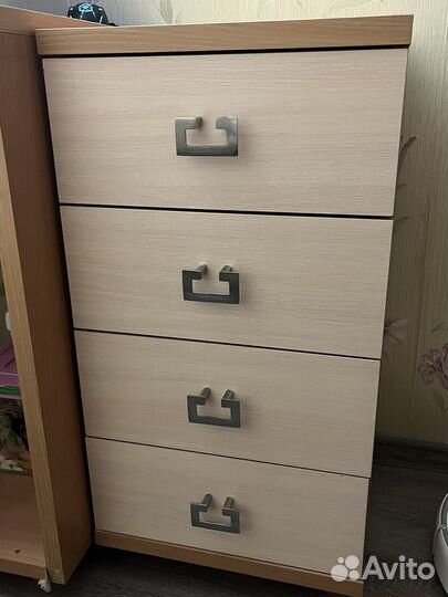 Письменный стол с тумбой