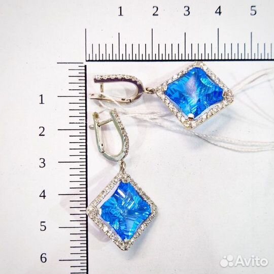 Золотые серьги с камнем